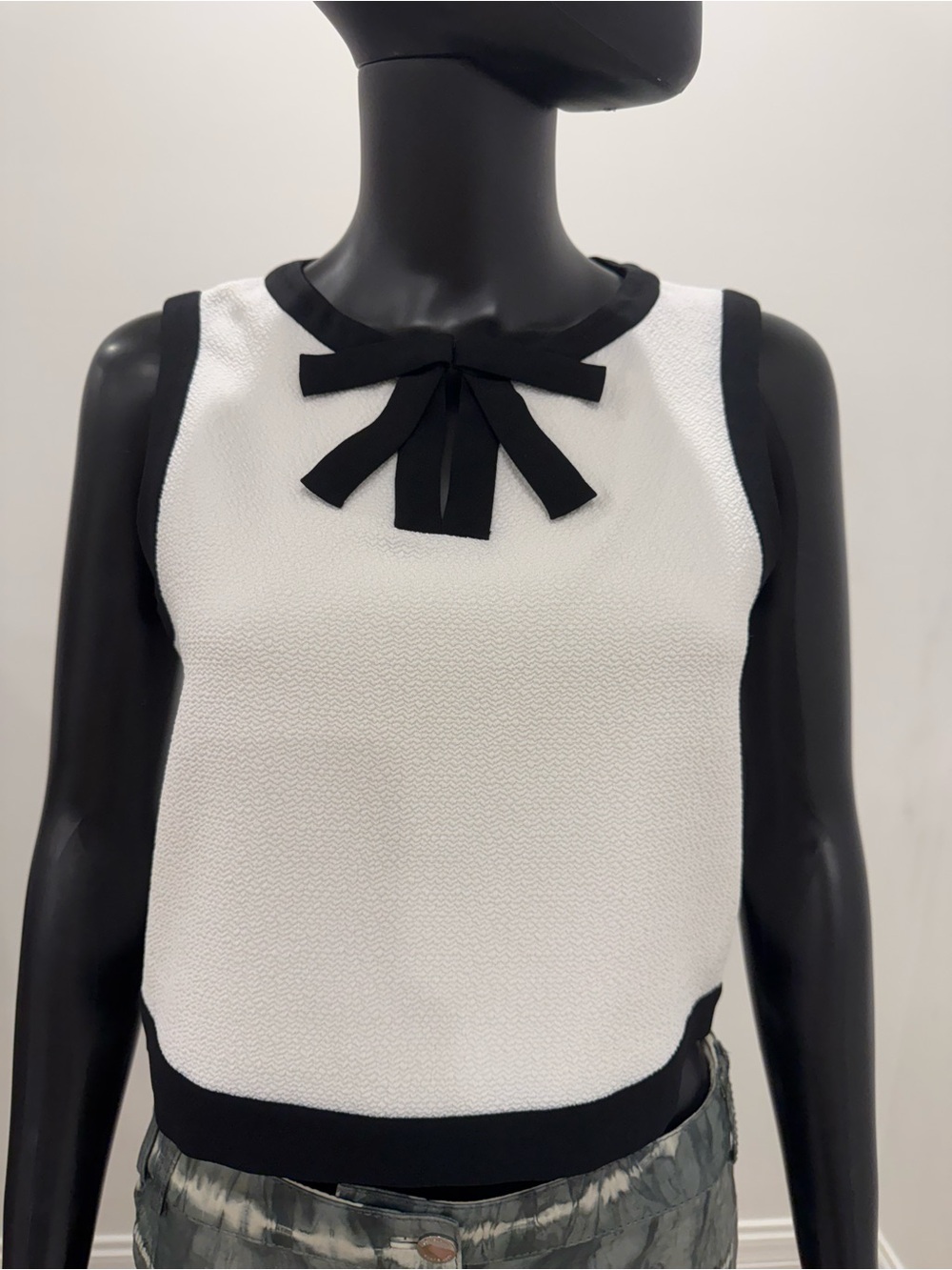 Claudie Pierlot Paris Bow Sleeveless Textured Top White Black Size 36 New